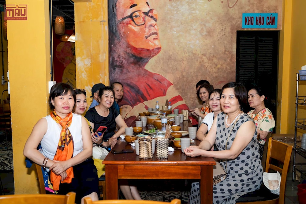 Thưởng thức bữa trưa tại Nhà hàng Cơm Mậu Quy Nhơn 